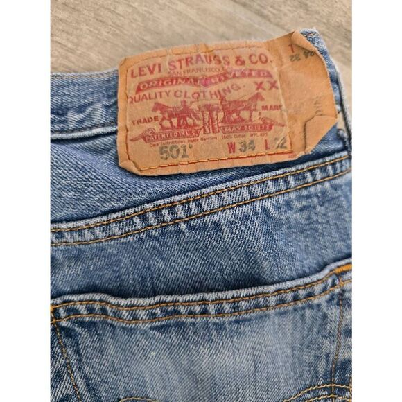 Men's Levi's 501 Original Fit‎ Medium Wash Minor Destruction Paint Splatter Size - Picture 12 of 12